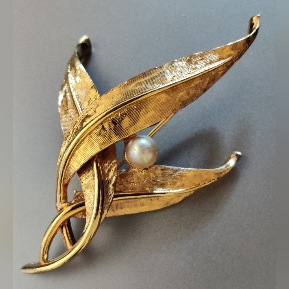 Signed Marcel Boucher Modernist Whimsical Leaf Brooch